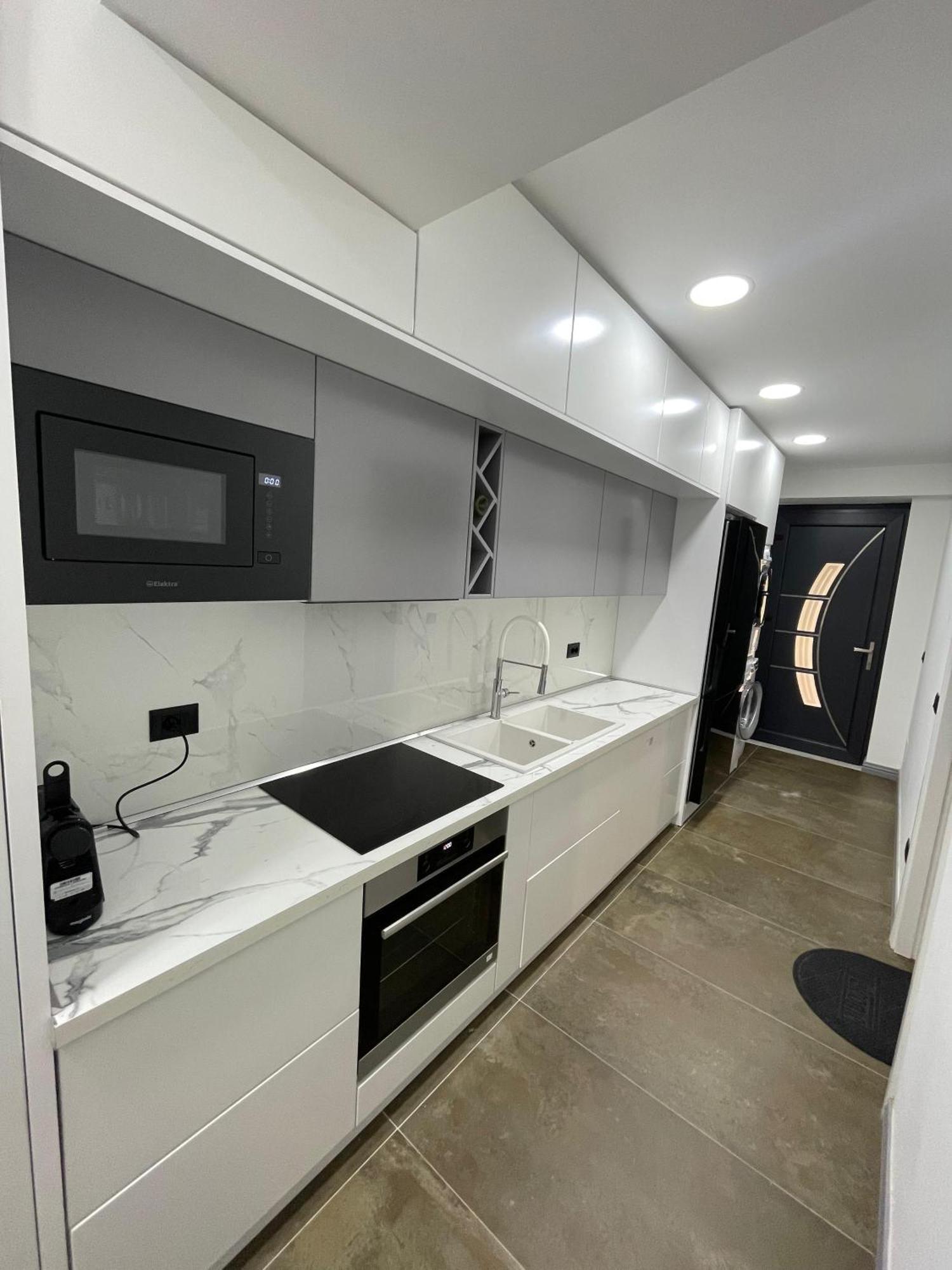 Home 12 Librazhet Exterior foto