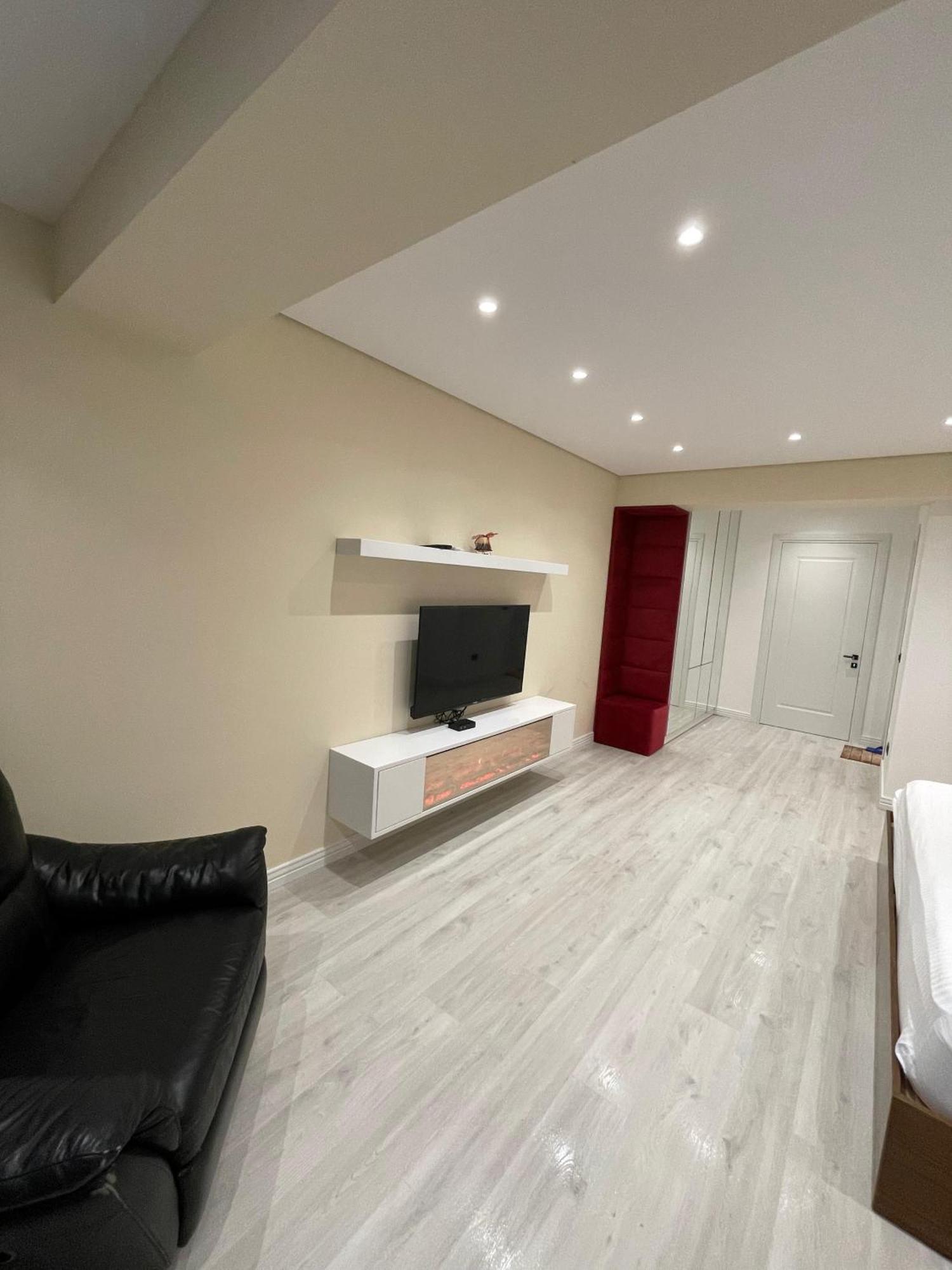 Home 12 Librazhet Exterior foto